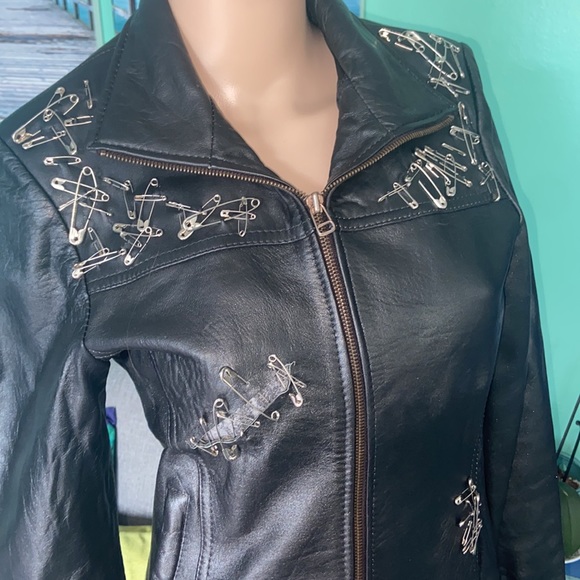 🖤Edgy Leather Jacket🖤 - Picture 4 of 11